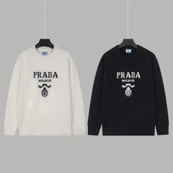 Prada 三角襟付きクルーネ... Prada 三角襟付きクルーネ...