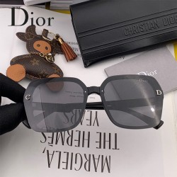 ディオールの春の新作サングラス...