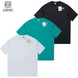 袖にロゴ刺繍が施されたLOEW... 袖にロゴ刺繍が施されたLOEW...