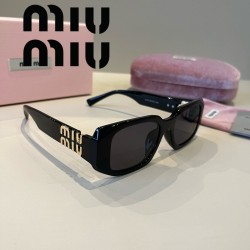 MIUMIU ミュウミュウ ク...