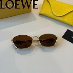 LOEWEのスタイリッシュなサ...