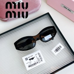 MIUMIU ミュウミュウ ア...