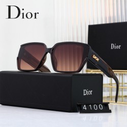 ディオールの新作レディーススク... ディオールの新作レディーススク...