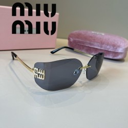 MIUMIUミュウミュウ 限定...