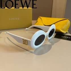 LOEWEの新しいレトロファッ...