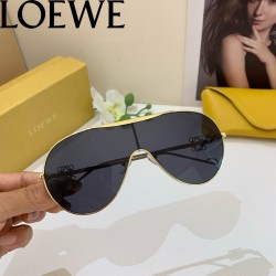 LOEWEの新作レトロファッシ...