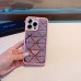 プラダのダイヤモンドの携帯電話ケースは豪華でエレガントです