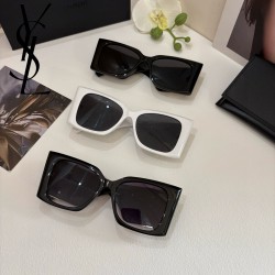 YSLの新しい3色ファッション...