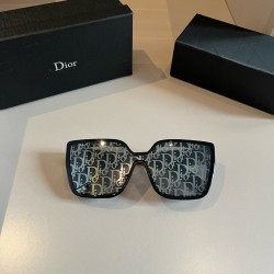 Diorメンズとレディースのサ... Diorメンズとレディースのサ...