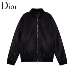 Dior レタリングを細かく刺... Dior レタリングを細かく刺...