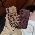 ルイ・ヴィトンのヒョウ柄スマホケース