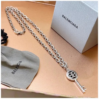 balenciagaおしゃれな...