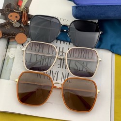 GUCCIスクエアフレームのサ...