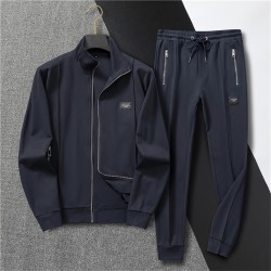 胸に小さなロゴが入ったドルチェ...