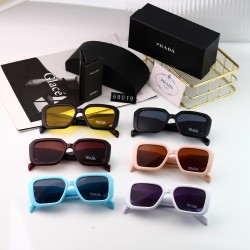 Pradaサングラス......