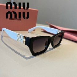 MIUMIUミュウミュウ スポ... MIUMIUミュウミュウ スポ...