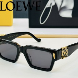 夏必須アイテム！LOEWEの上...