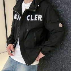 Monclerあらゆる肌の色や...