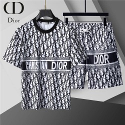 DIOR日本独自の色彩が夏の街... DIOR日本独自の色彩が夏の街...