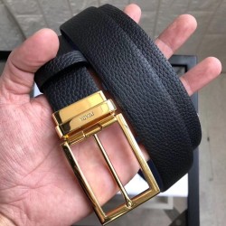 PRADA プラダ レザーベル...