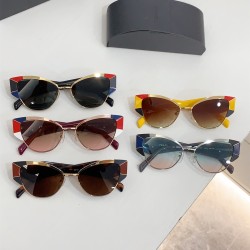 Pradaサングラス......