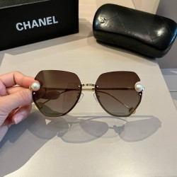 【CHANEL】職人が1本ずつ...