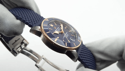 Y2meta.app-BREITLING Superocean Heritage B20 Automatic 42 UB2010161C1S1-(720p)[00_04_04--00_04_13].gif