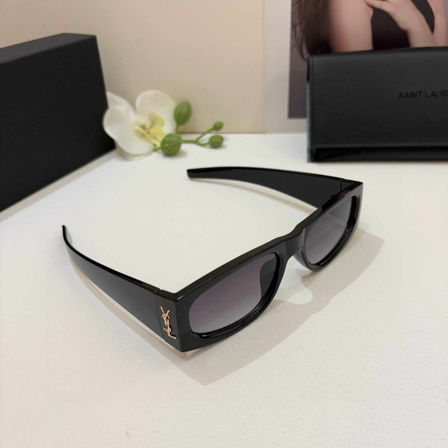 YSL サンローラン サングラス ブラック ゴールドロゴ