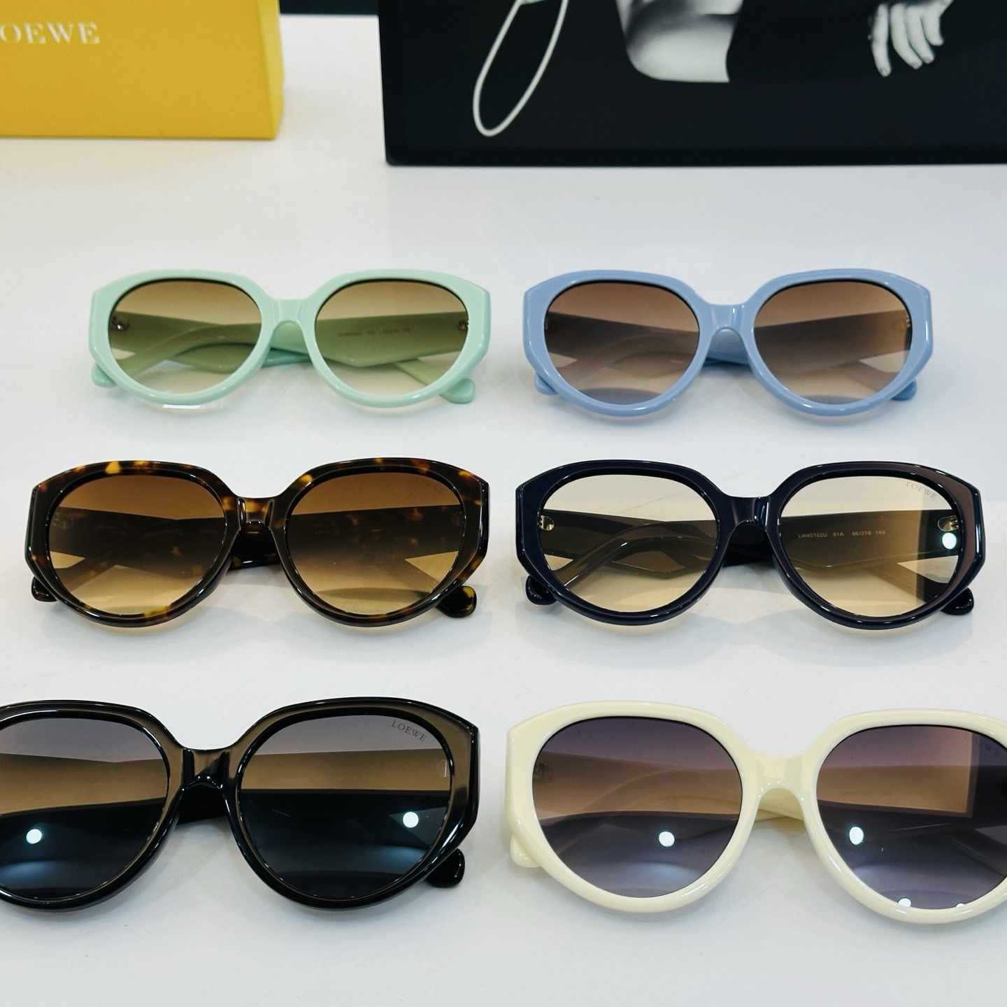 LOEWE ロエベ LW40102U サングラス サイズ:56口18-145