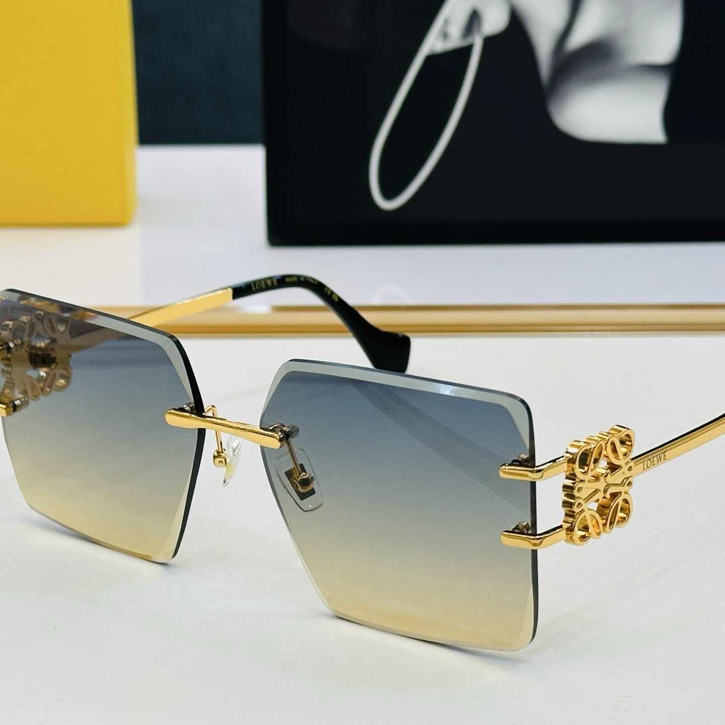 LOEWE ロエベ HW2057 ショルダーバッグ