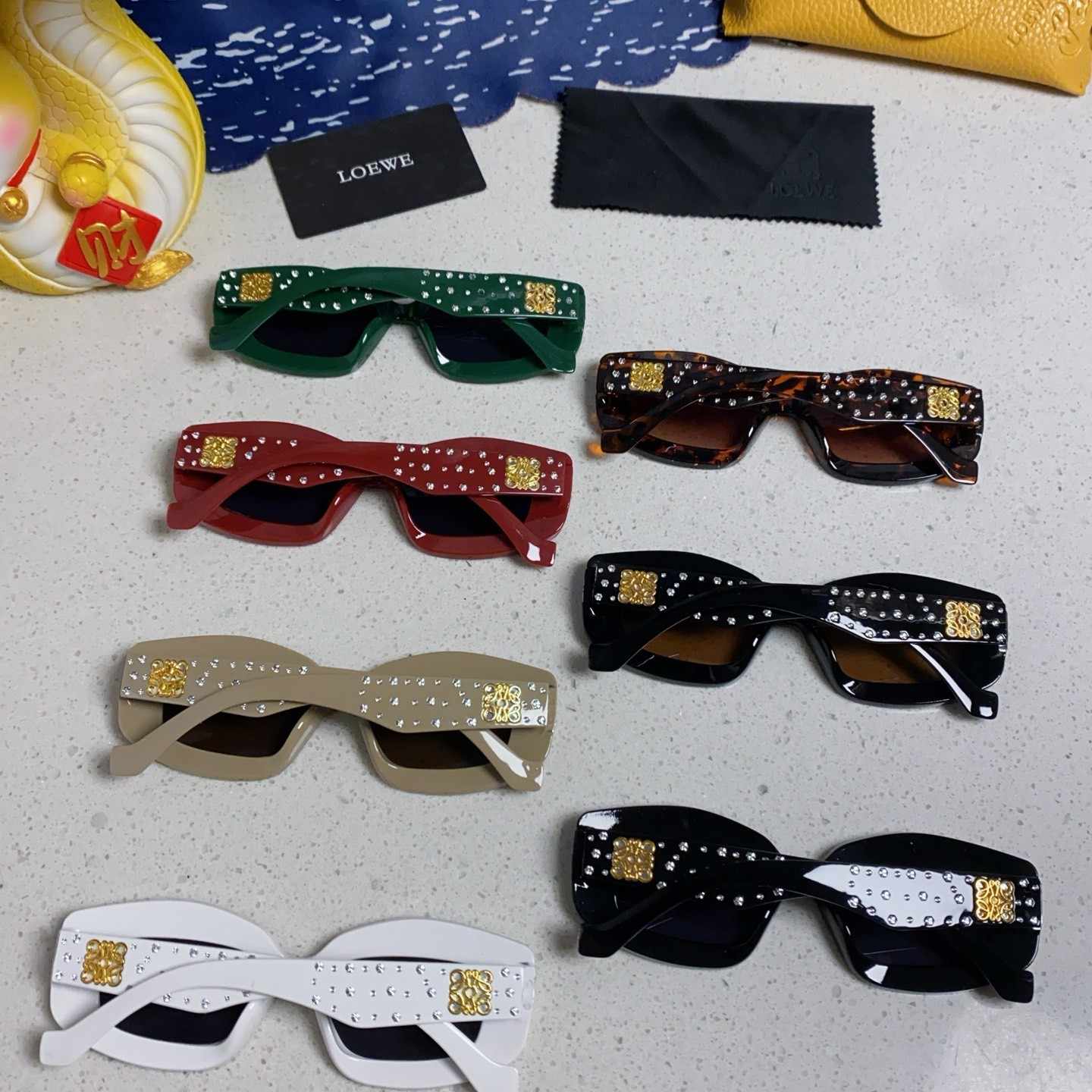 LOEWE ロエベ 2025年新作 グレーのサングラス ダイヤモンド付き ユニセックス