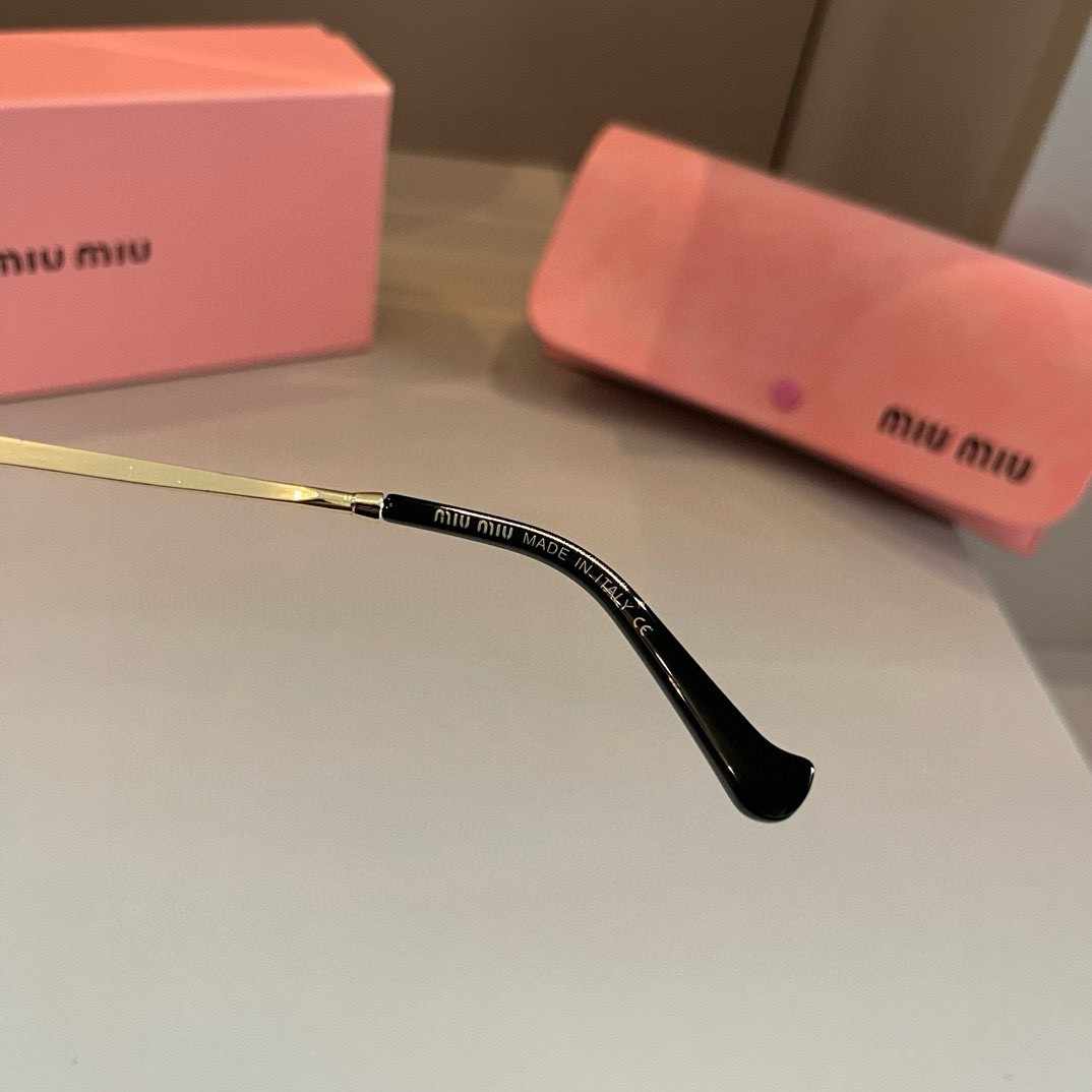MIUMIU ミュウミュウ 新作サングラス レディース 無縁フレーム UVカット2