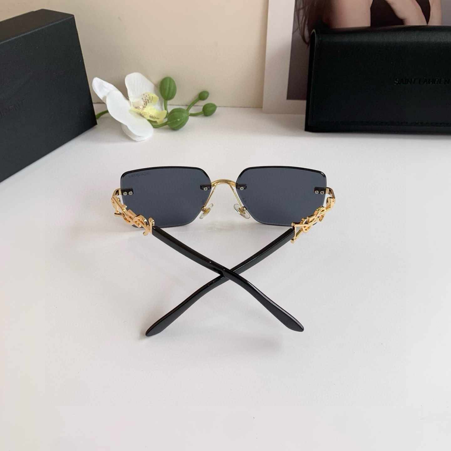 YSL イヴサンローラン サングラス 新作 セレブリティ愛用サングラス