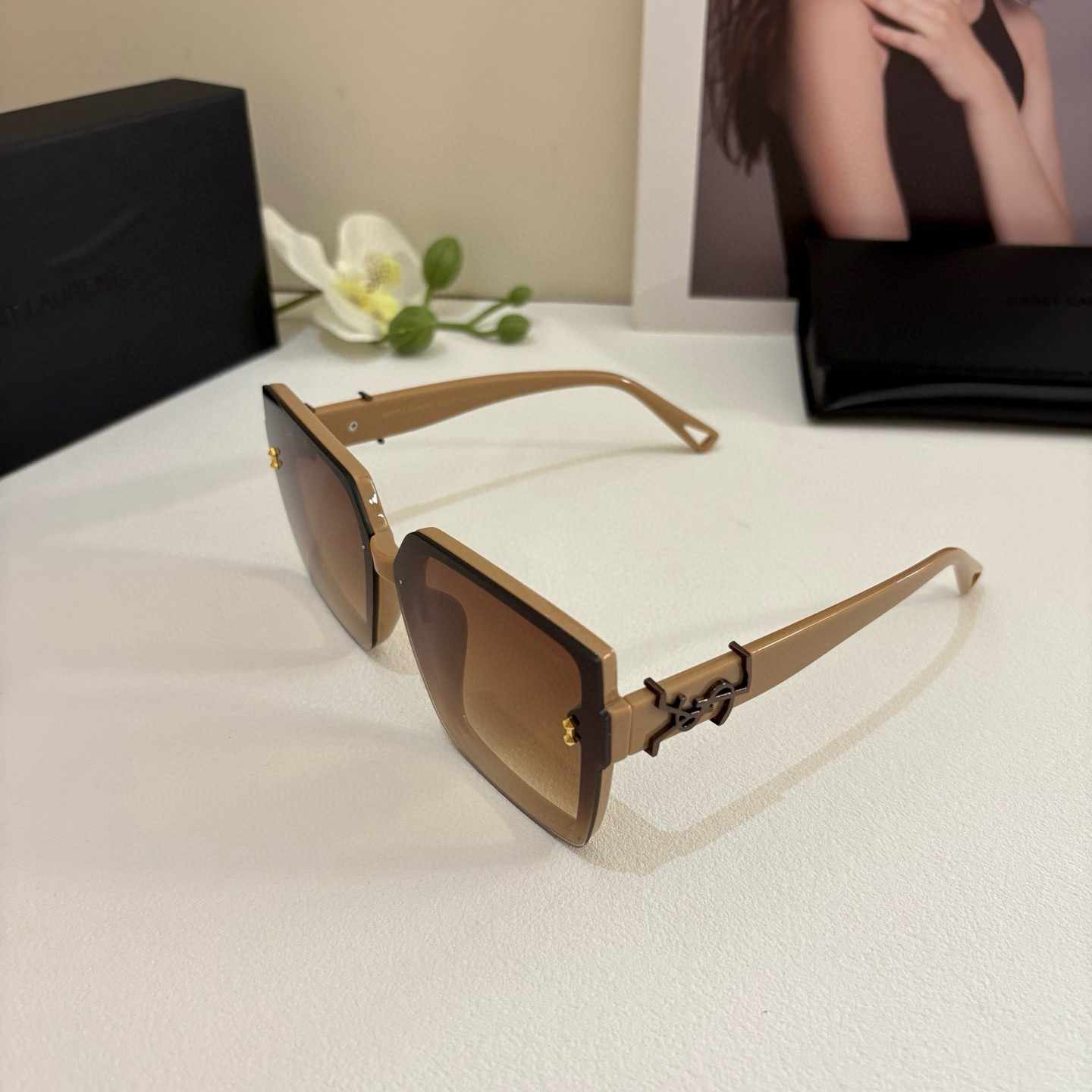 YSL4 イヴサンローラン サングラス ブラウン ゴールドメタルロゴ