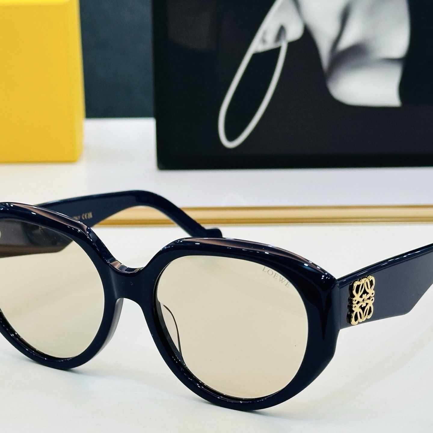 LOEWE ロエベ LW40102U サングラス サイズ:56口18-145