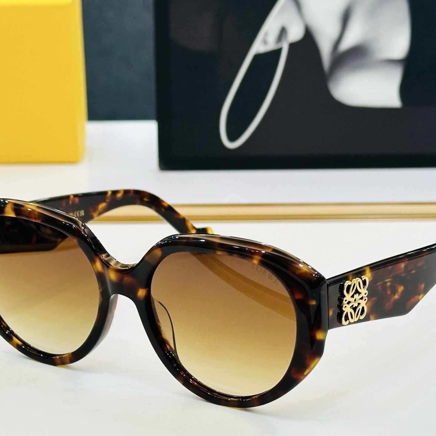 LOEWE ロエベ LW40102U サングラス サイズ:56口18-145