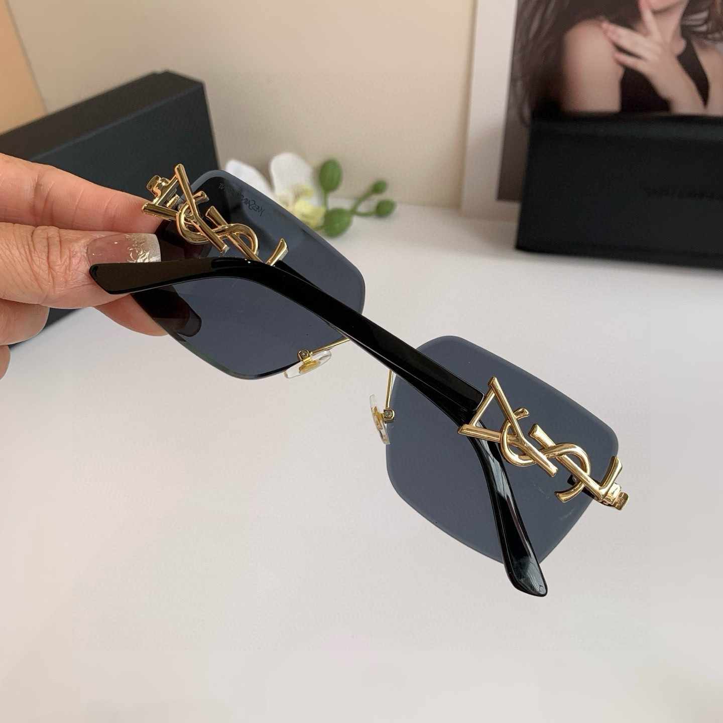 YSL イヴサンローラン サングラス 新作 セレブリティ愛用サングラス