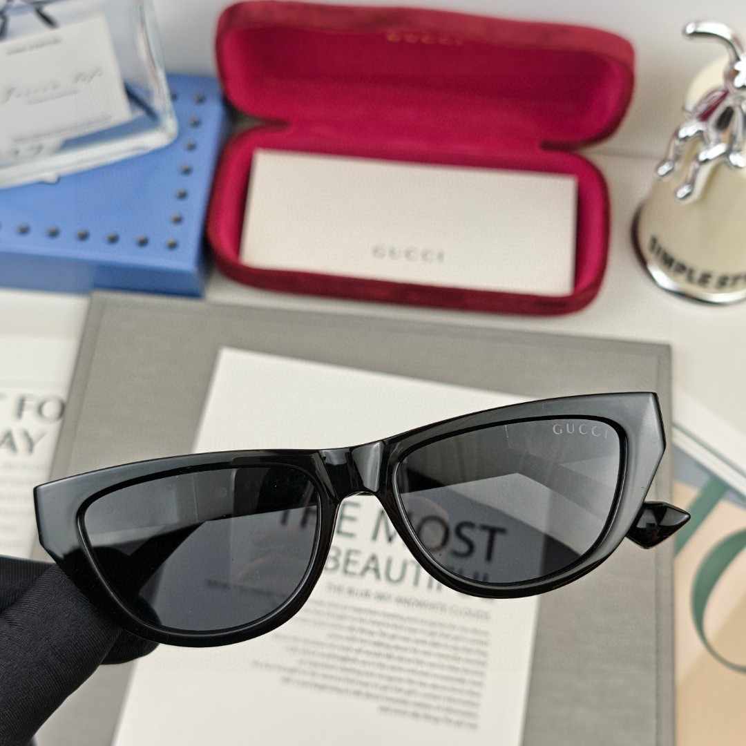 GUCCI グッチ サングラス 55132 ブラック