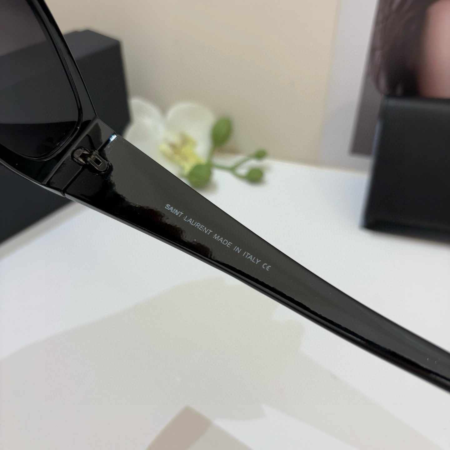 YSL サンローラン サングラス ブラック ゴールドロゴ