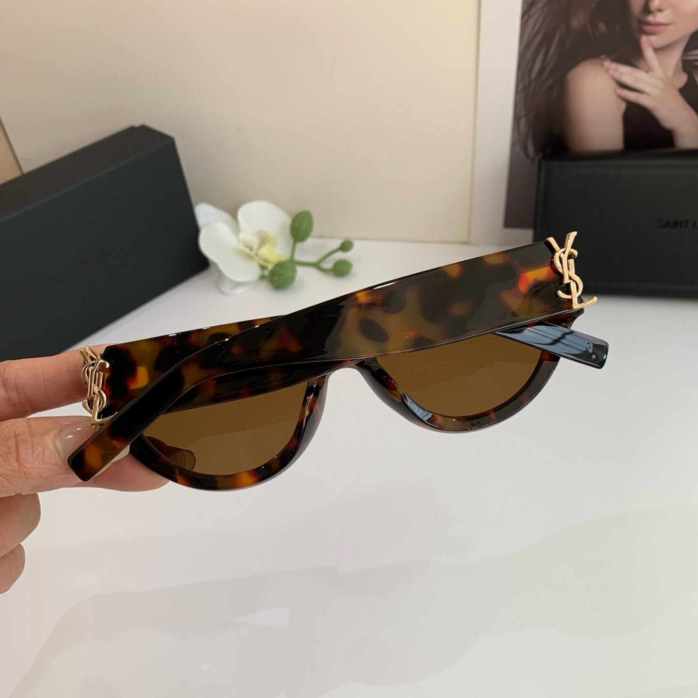 YSL イヴサンローラン 新作スクエアサングラス 欧米風サングラス 人気セレブ同款