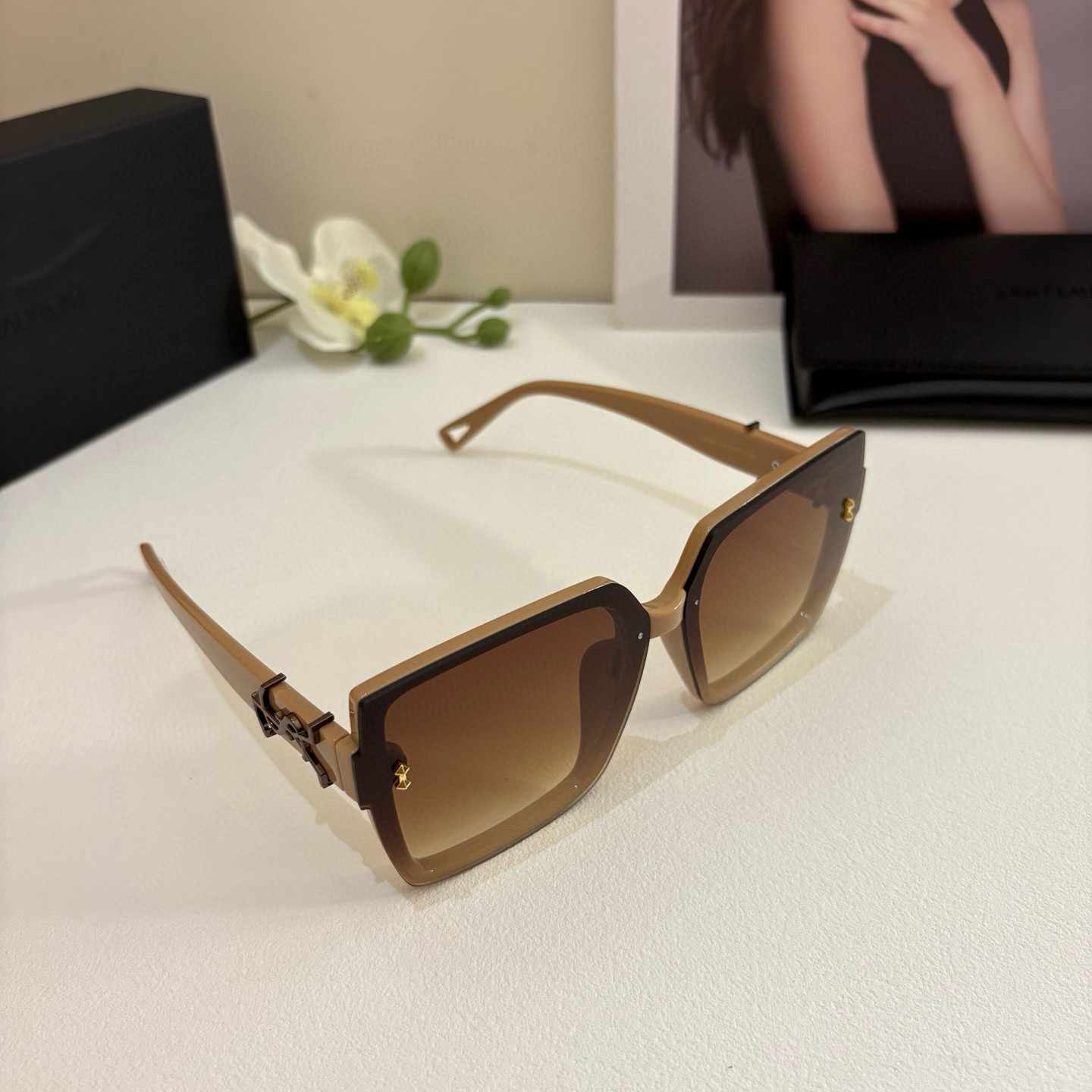 YSL4 イヴサンローラン サングラス ブラウン ゴールドメタルロゴ