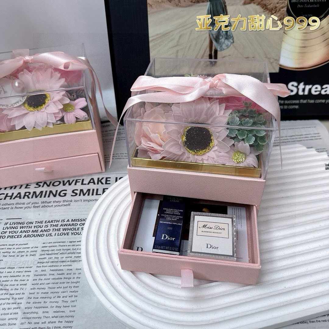 Dior ディオール バレンタイン限定 ピンクアクリルギフトボックス