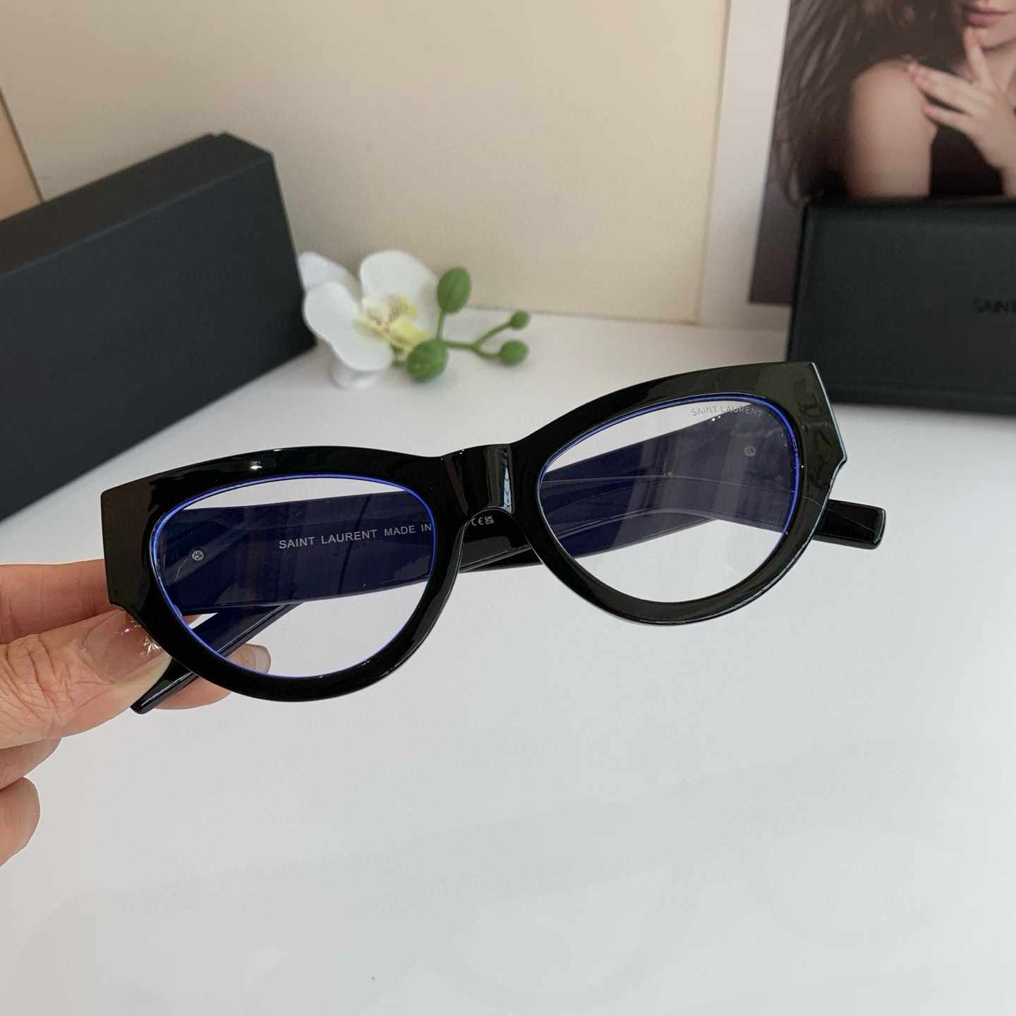 YSL イヴ・サン・ローラン 新作スクエアサングラス セレブ愛用サングラス