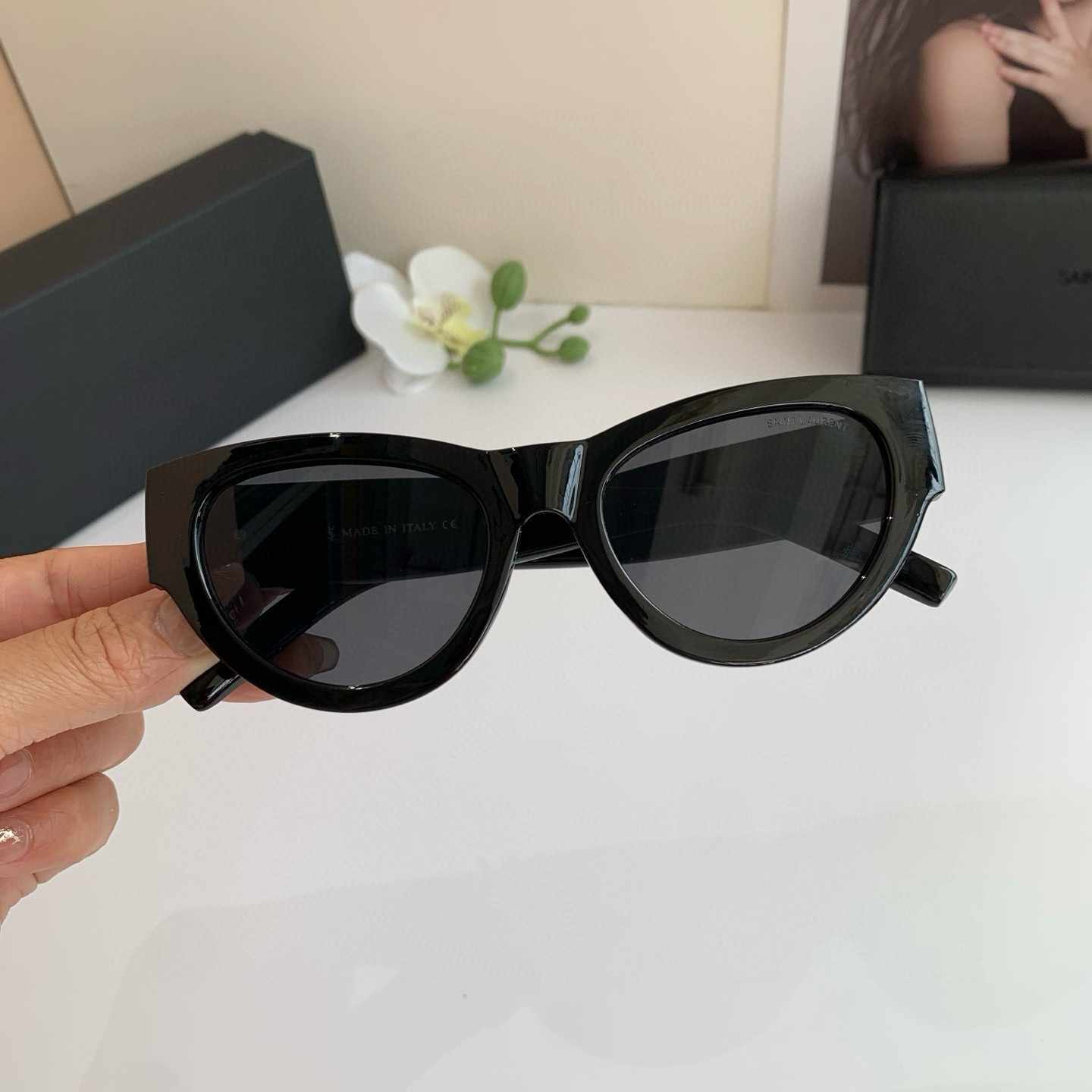 YSL イヴ・サン・ローラン 新作スクエアサングラス 欧米風サングラス セレブリティ愛用モデル