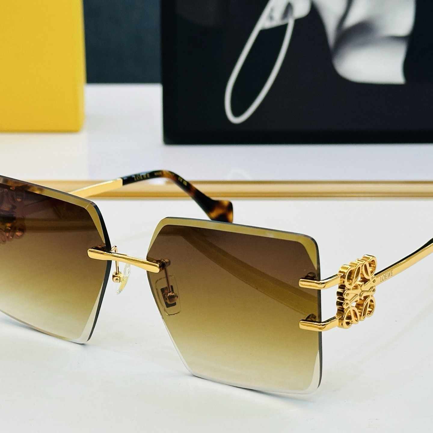 LOEWE ロエベ HW2057 ショルダーバッグ