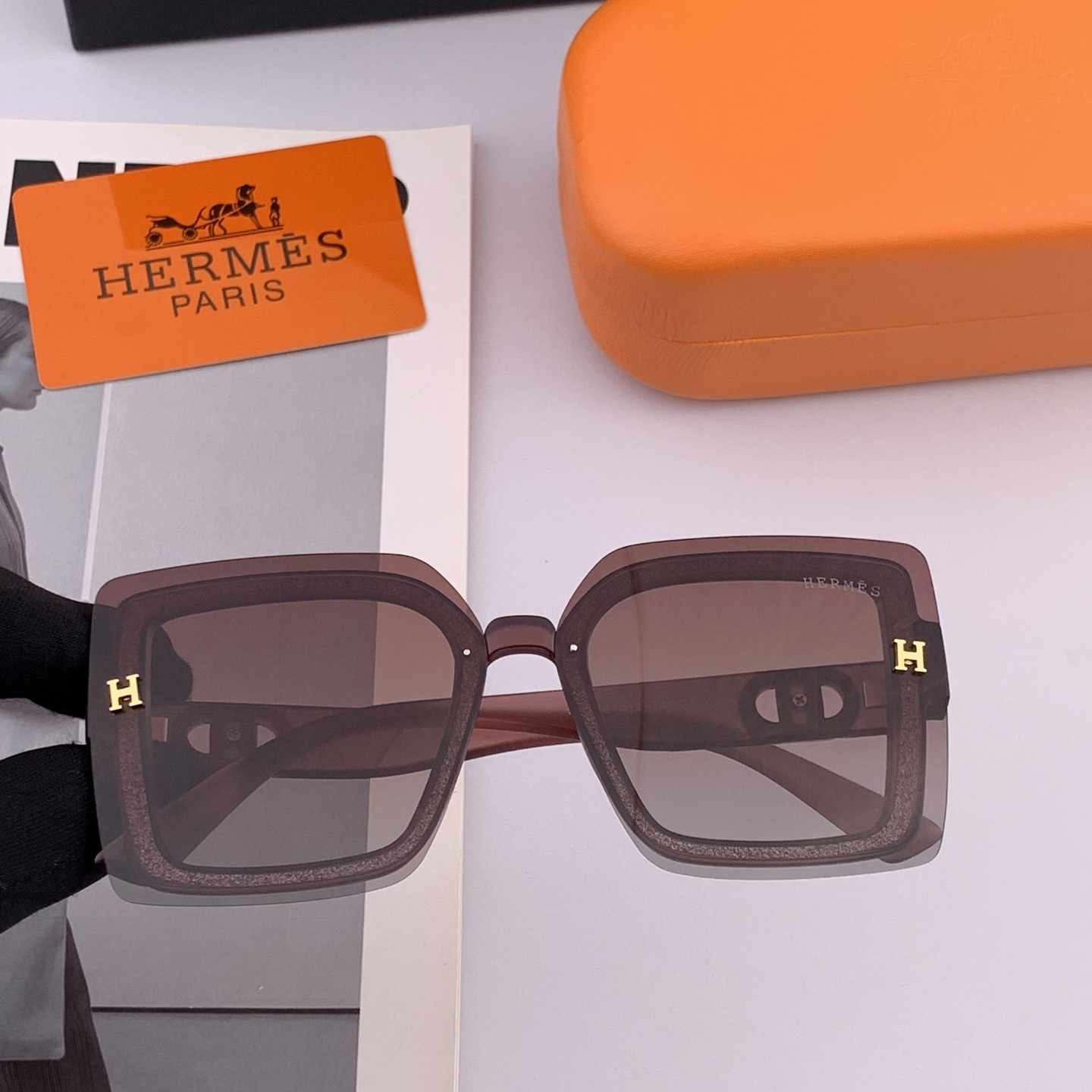 HERMES エルメス H8998 サングラス 2025年開春新作 ブラウンのグラデーション オレンジノーズパッド