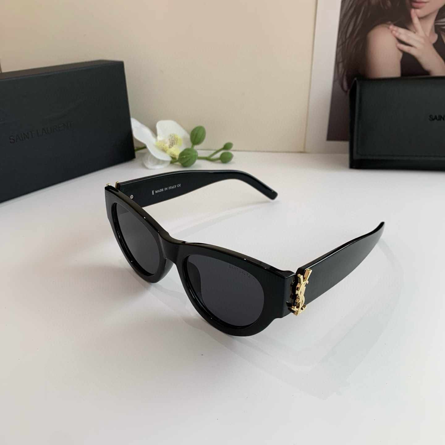 YSL イヴ・サン・ローラン 新作スクエアサングラス 欧米風サングラス セレブリティ愛用モデル