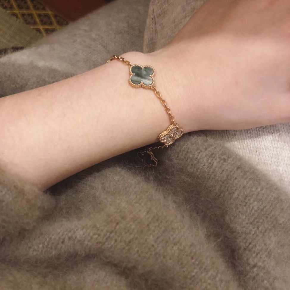 Van Cleef & Arpels ヴァンクリーフ&アーペル 灰貝母ダイヤモンド四葉草ブレスレット