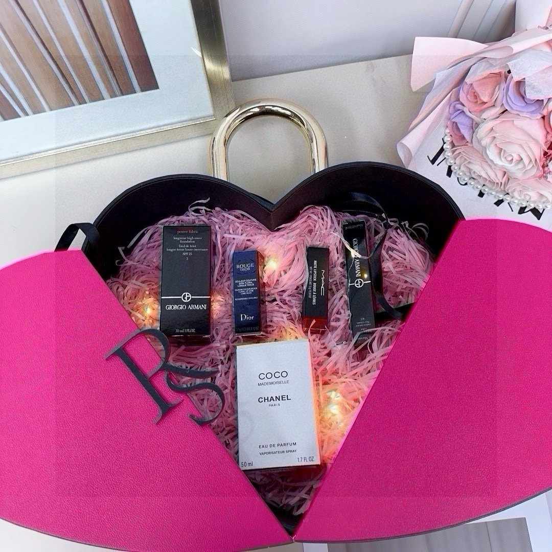 Dior ディオール、Chanel シャネル、Armani アルマーニ、MAC マック 美妝ギフトボックス ロックハートデザイン