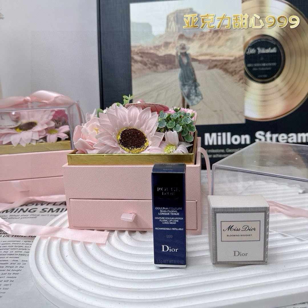 Dior ディオール バレンタイン限定 ピンクアクリルギフトボックス